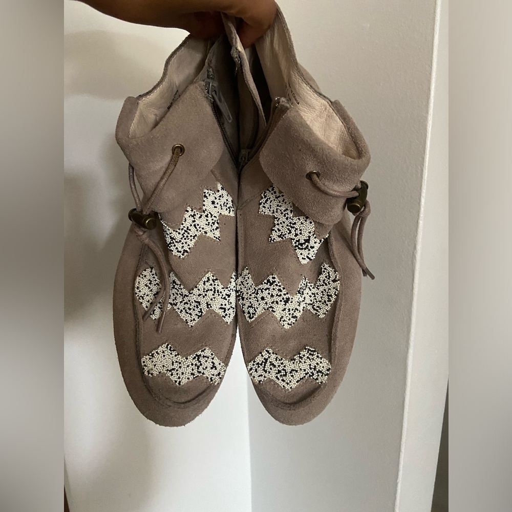 House of Harlow moccasin size 9